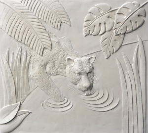 panneau mural décoratif en plâtre blanc motif léopard buvant de l'eau en bas-relief