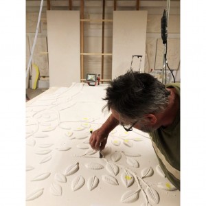 les branches sont sculptés une à une sculpture directe en plâtre des branches du citronnier en bas-relief